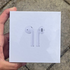 Apple AirPods with Wireless Charging Case Bluetooth White In-Ear Earbuds