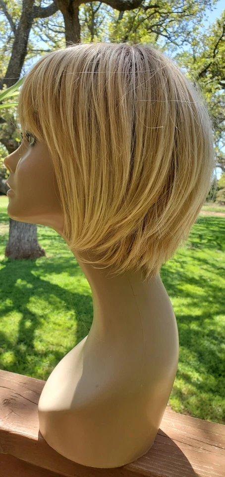 Bob con flecos coquetos Hairdo en 14/88 Foto 4 de 4