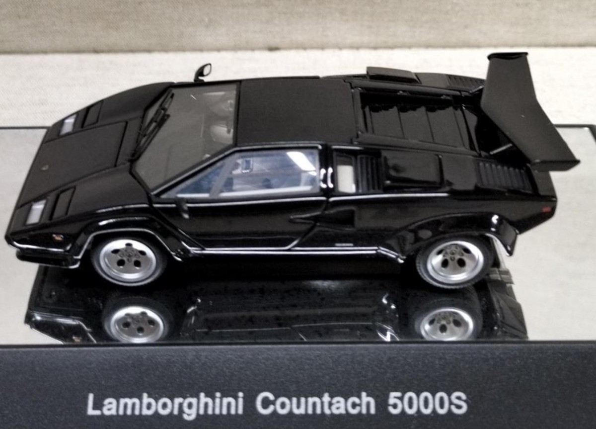 AUTOart 1/43 Lamborghini Countach 5000S black finished product