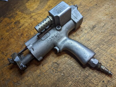 Deutsch PNEUMATIC NUTPLATE DRILL -both holes to left of nut.  w.countersink bits