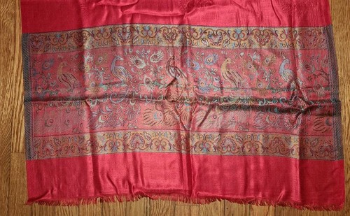 Meena Bazaar Red Printed Floral Fray Edge Pashmina 29.5" x 80" - Imagen 10 de 11