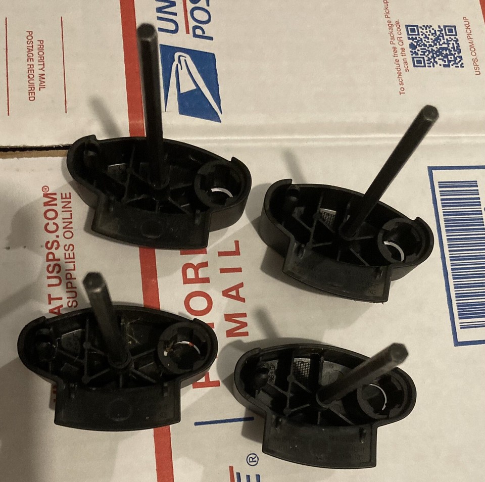 NICE SET OF 4 THULE 450R RAPID CROSSROAD FOOT PACK RAISED RAIL FEET EVO