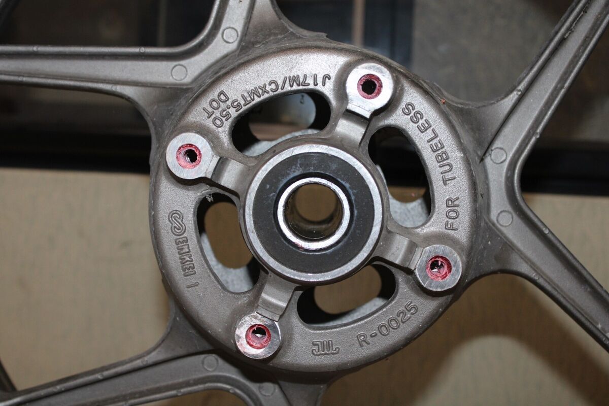 2005 Kawasaki Ninja ZX6R ZX636C REAR WHEEL BACK RIM 17 2005 Kawasaki Ninja ZX6R ZX636C REAR WHEEL BACK RIM 17