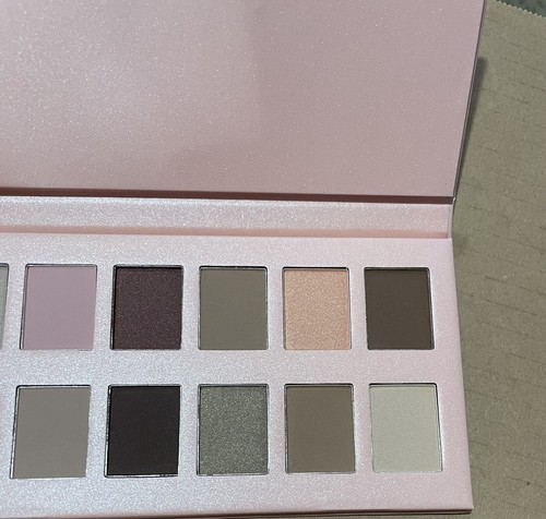Japonesque PARIS ROMANCE Eye Shadow Palette, 12 shades New - Picture 4 of 6