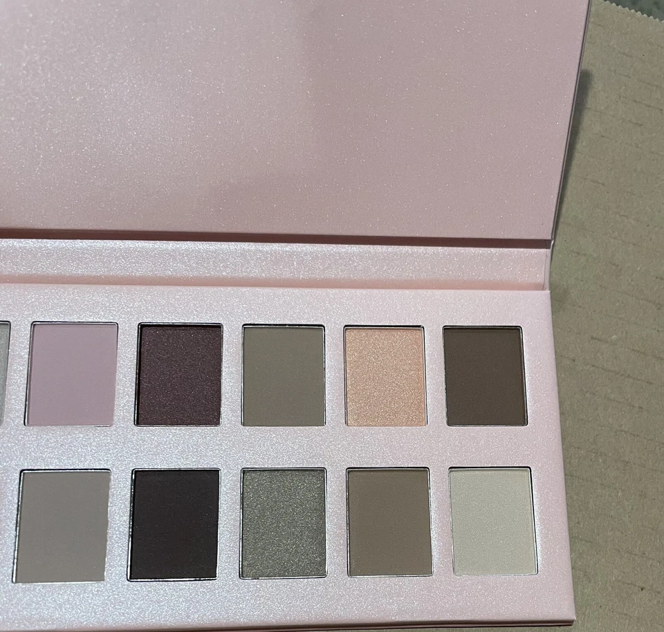 Japonesque PARIS ROMANCE Eye Shadow Palette, 12 shades   New - Image 4 of 4
