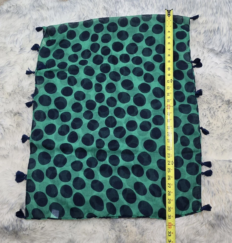 NUEVO SIN ETIQUETAS ANTHROPOLOGIE INFINITI BUFANDA CHAL VERDE/AZUL MARINO ESTAMPADO DE LUNARES CON BORLAS Foto 3 de 3