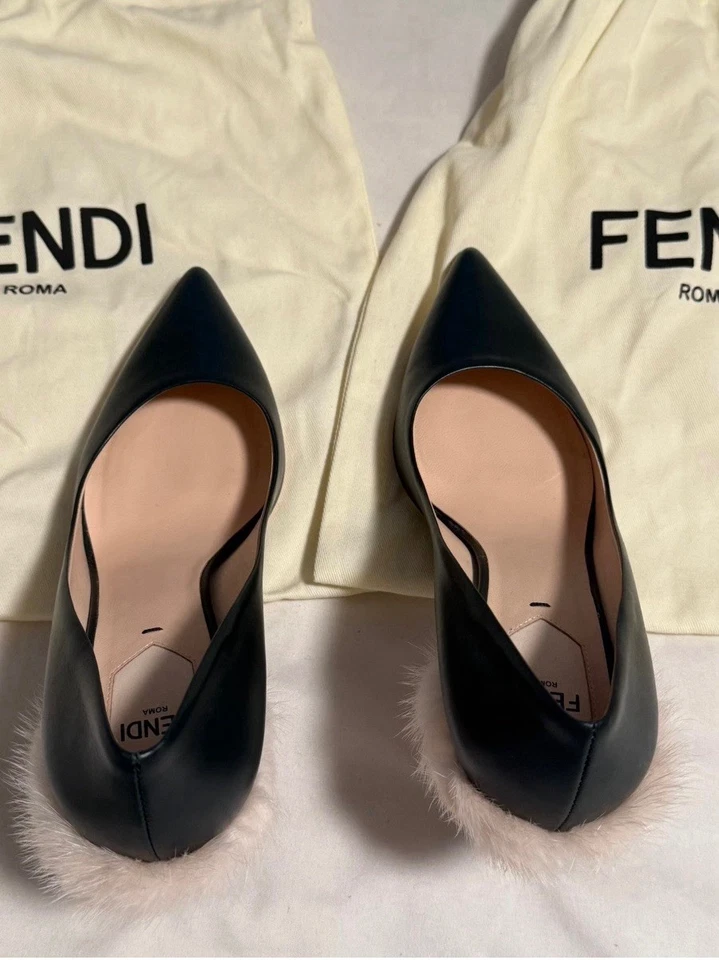 Zapatos de salón Fendi de cuero con ribete de piel Foto 4 de 4