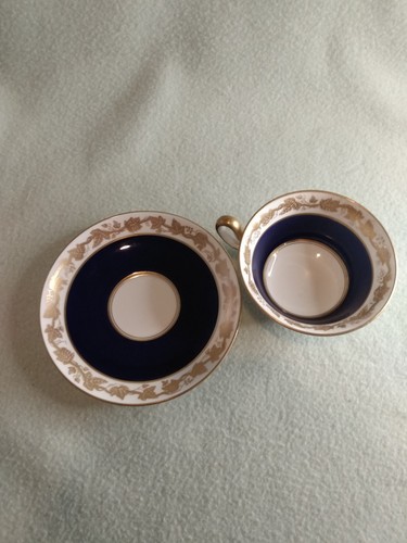 Taza y platillo de porcelana de hueso vintage Wedgewood Whitehall Mazarine con patas azules W4200 - Imagen 4 de 11