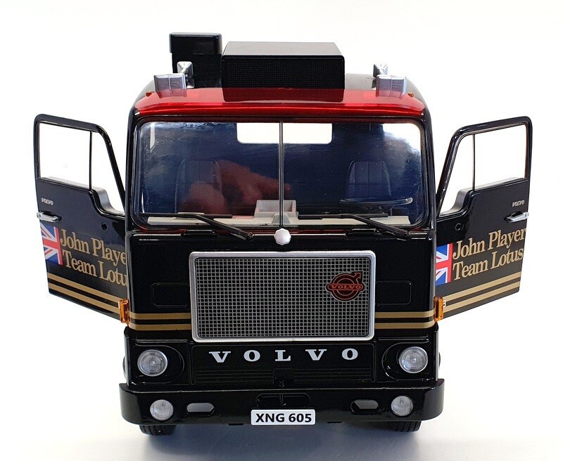Tracteur routier Volvo F88 JPS Lotus F1 1978 pour exposition en vitrine de salon