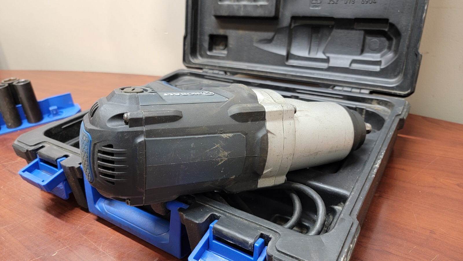 Kobalt 6904 120Volt 1/2" Corded Reversible Impact Wrench in Hard Carry