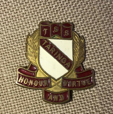 Vintage 1960s Taringa State School badge, Queensland - ''Honour and Virtue''