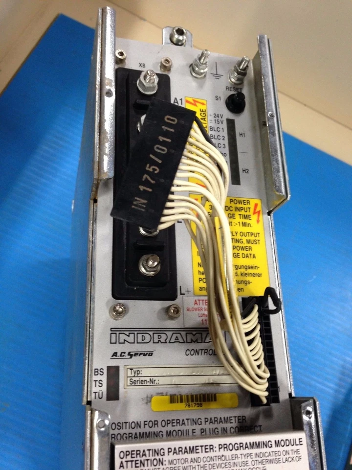 INDRAMAT KDS1.1-050-300-W1 AC SERVO CONTROLLER USED (1D) - Image 4 of 4