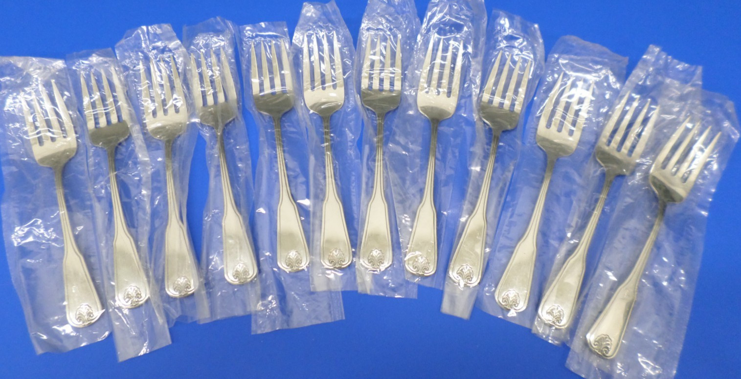 12 - Oneida Wm Rogers Deluxe COLONIAL MOOD Shell Glossy Stainless SALAD FORKS