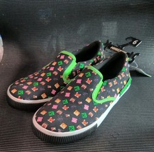 NEW Minecraft Slip On Shoes Sneakers Green and Black Boys Size 6 NWT