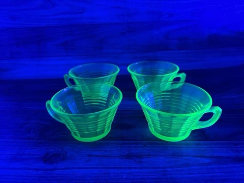 (4) VINTAGE ANCHOR HOCKING GREEN DEPRESSION URANIUM GLASS TEA COFFEE CUPS CIRCLE