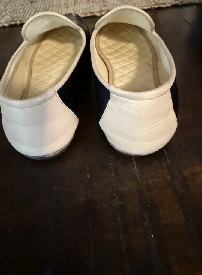 Mocassim de couro preto com logotipo CHANEL CC tamanho 39 com ferragens douradas - Imagem 4 de 4