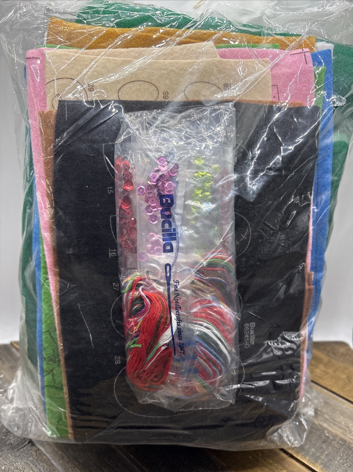 BUCILLA Raggedy Ann & Andy Christmas Morning Felt/Sequins Tree Skirt 86245 *NEW