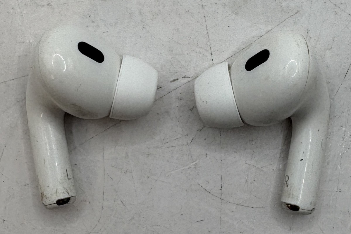 Apple AirPods Pro 2nd Gen Earbuds MW022ZM/A MagSafe Charging Cas