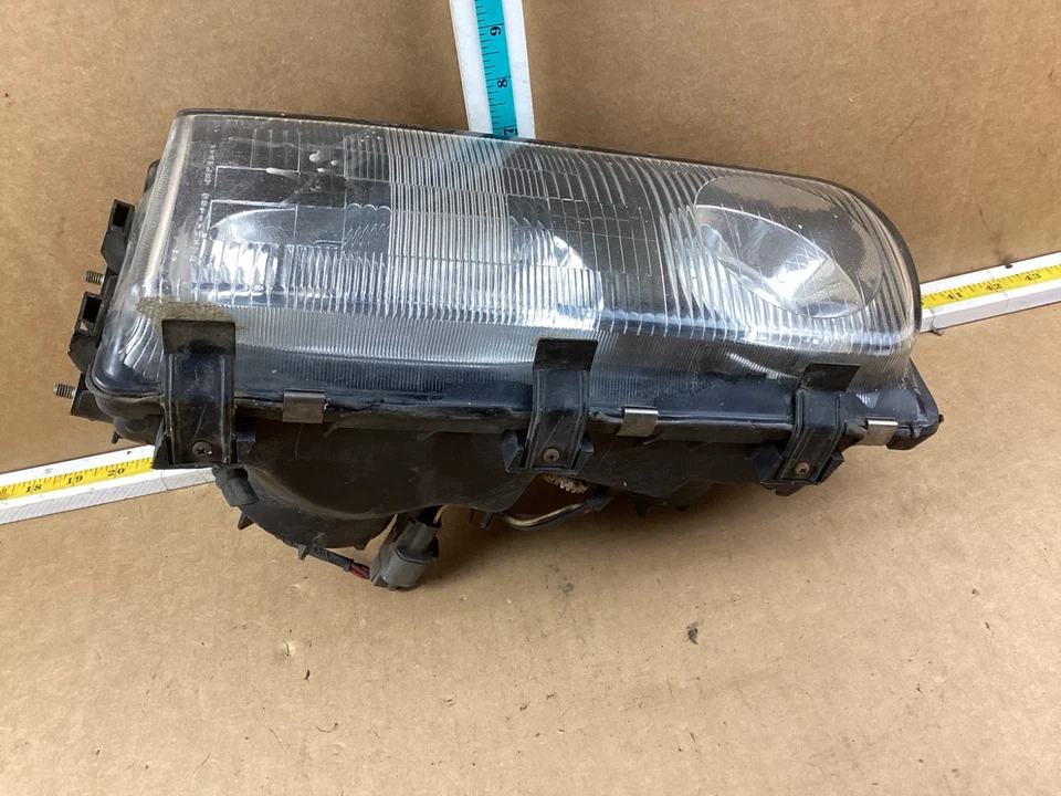 1992 - 1996 Mitsubishi Diamante Front Right Passenger Side Headlight Assembly - Image 2 of 4