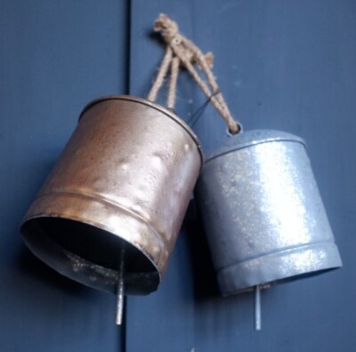 Neu Kuh GLOCKE rustikal Metall Weihnachten Xmas hängend silber kupfer groß Deko