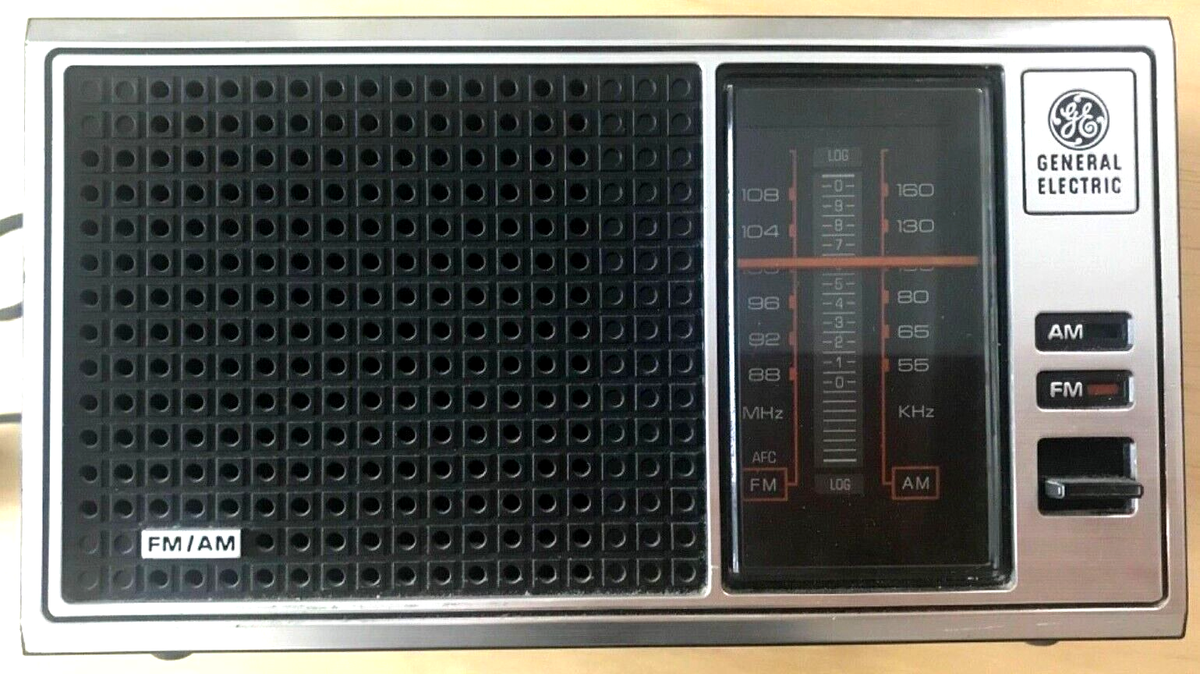 GE General Electric AM FM Radio-Model No 7-4115B Wood Grain-TESTED