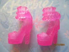 BARBIE DOLL / PAIR OF SHOES: BOOTS, PUMPS ....... (2754)