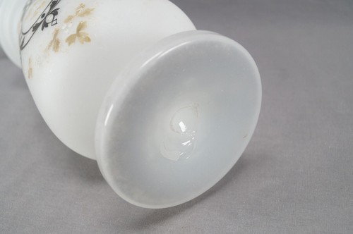 Victorian Bohemian Hand Painted White & Beige Floral Art Nouveau Glass Vase - Picture 9 of 9