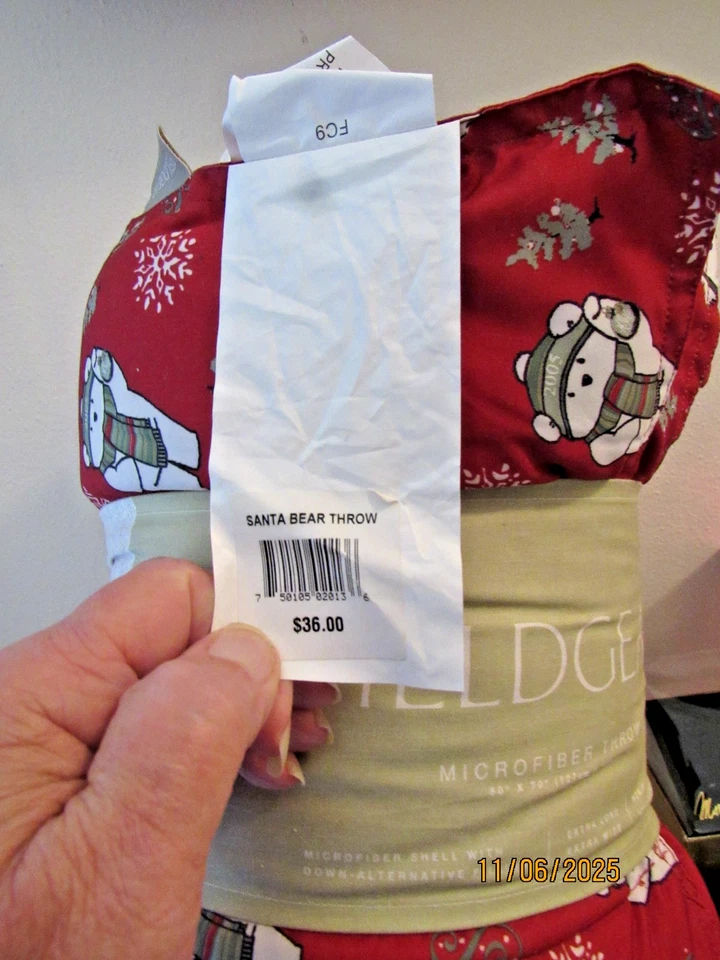 Marshall Field FieldGear 2005 Santa Bear Throw Blanket 50 by 70 inches - Image 3 of 4