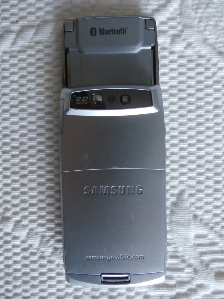 Samsung SGH D840 - Metallic Silver Slide Mobile Phone - Boxed - Read Description - Image 4 of 4