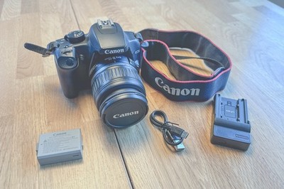 Canon EOS 1000D DSLR mit Canon EF-S 18 55mm II Objektiv