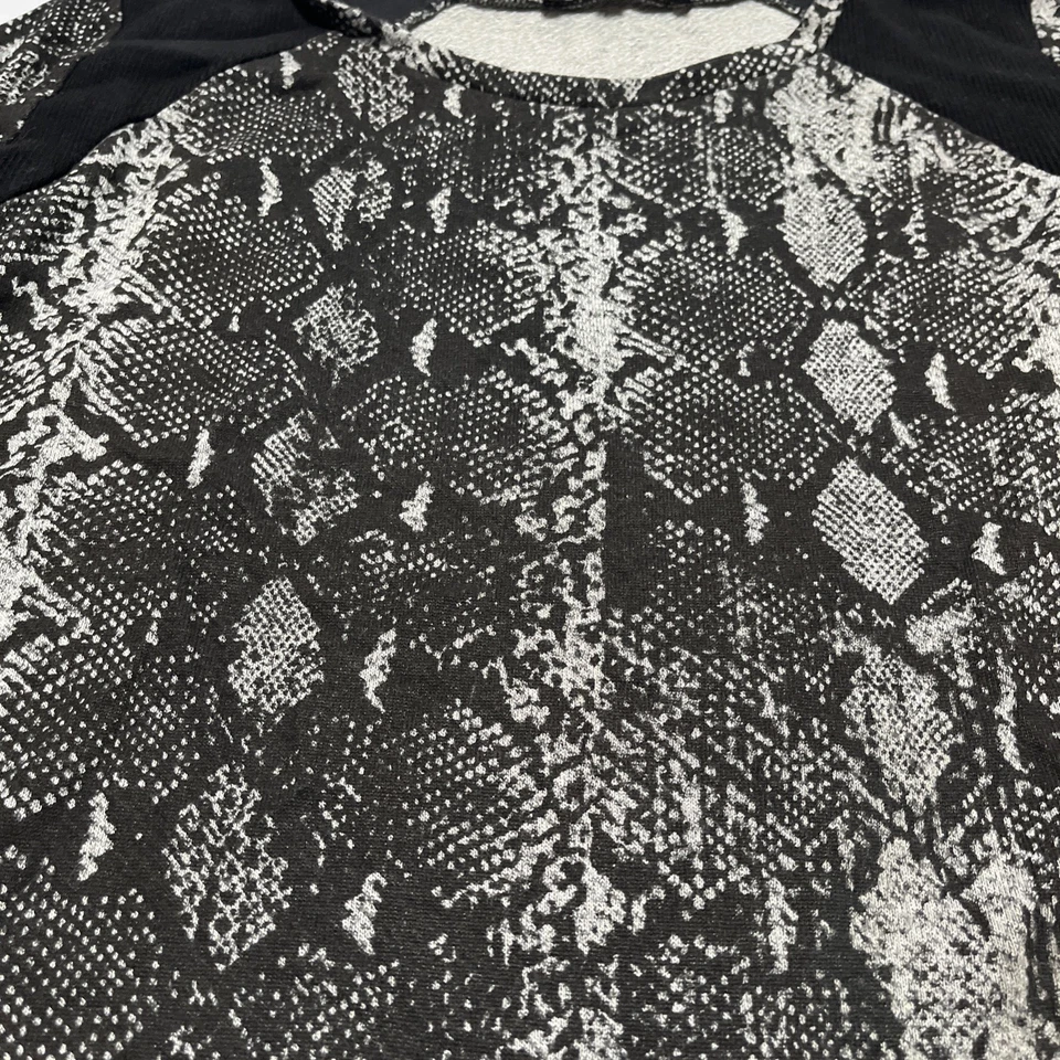 Sudadera para mujer Generation Love con patrón de piel de serpiente talla M manga larga cuello redondo Foto 4 de 4