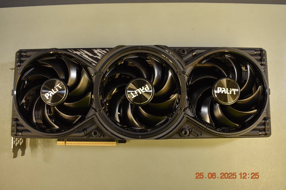 Palit GeForce RTX 5070 Gaming Pro OC 12GB Graphics Card GDDR7/PCI Express 5.0 - Image 3 of 4