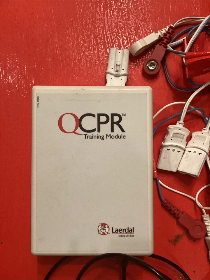Módulo de entrenamiento Laerdal Q-CPR y cables surtidos Foto 2 de 4
