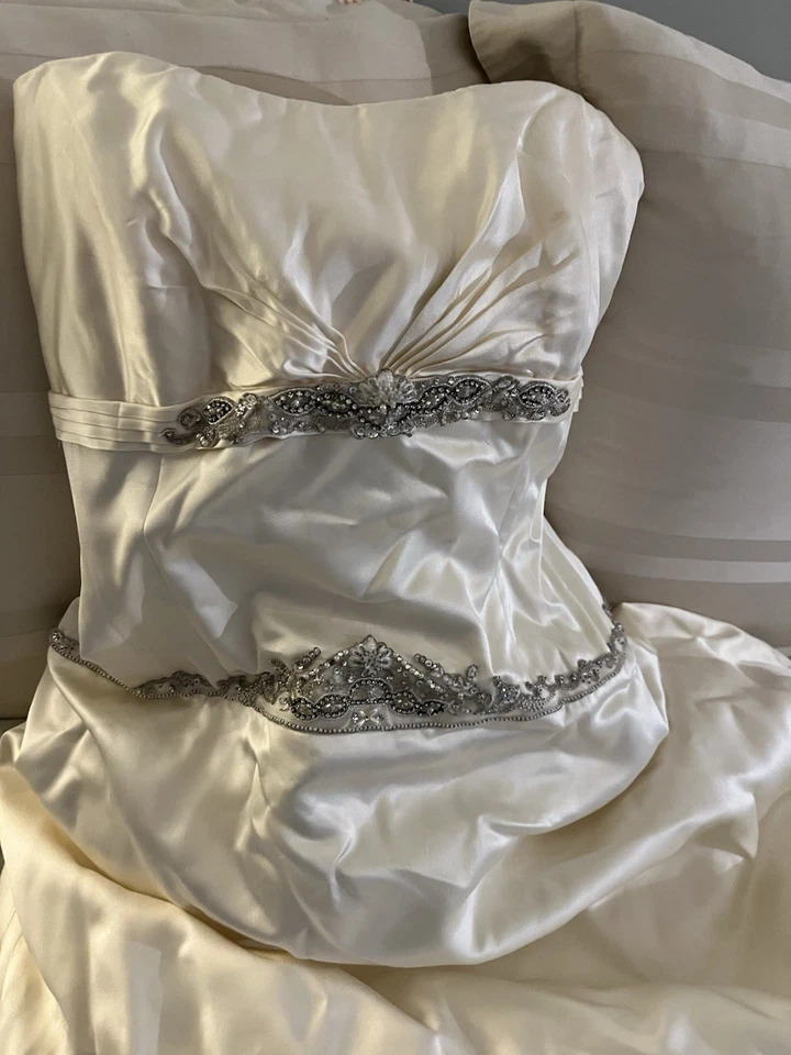 Wedding Gown - Image 3 of 4