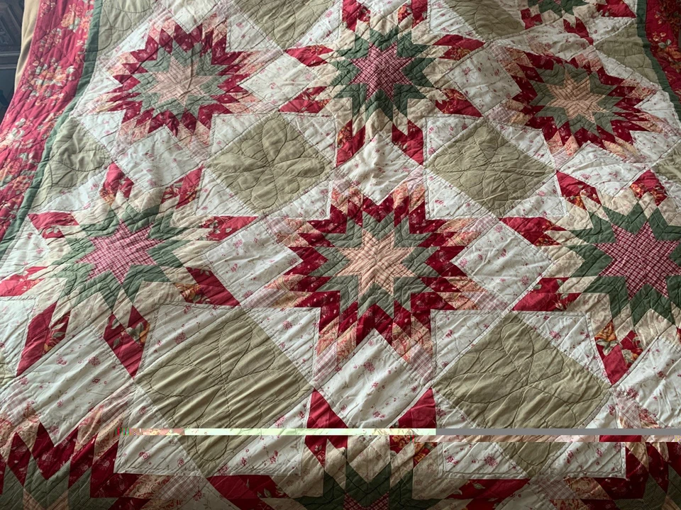 Colcha de retalhos vintage década de 1990 estrela do campo vermelha floral 88” X 96” - Imagem 4 de 4