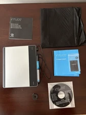 Wacom CTH-480 Intuos Small Creative Pen & Touch Tablet Excellent