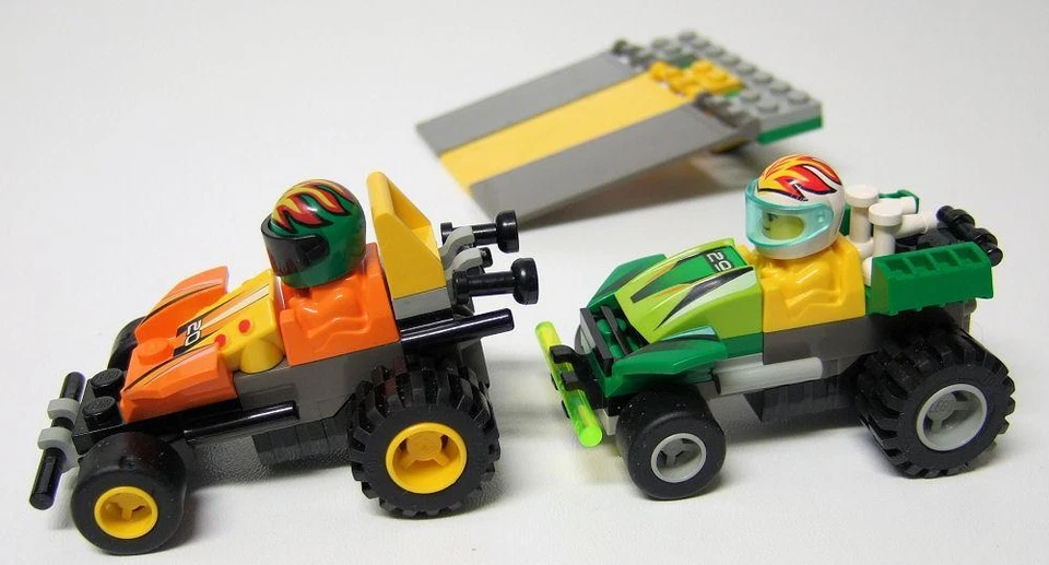 LEGO 4594 Racers 2 x Sprinter Buggy mit Rückzugsmotor - Bild 1 von 1