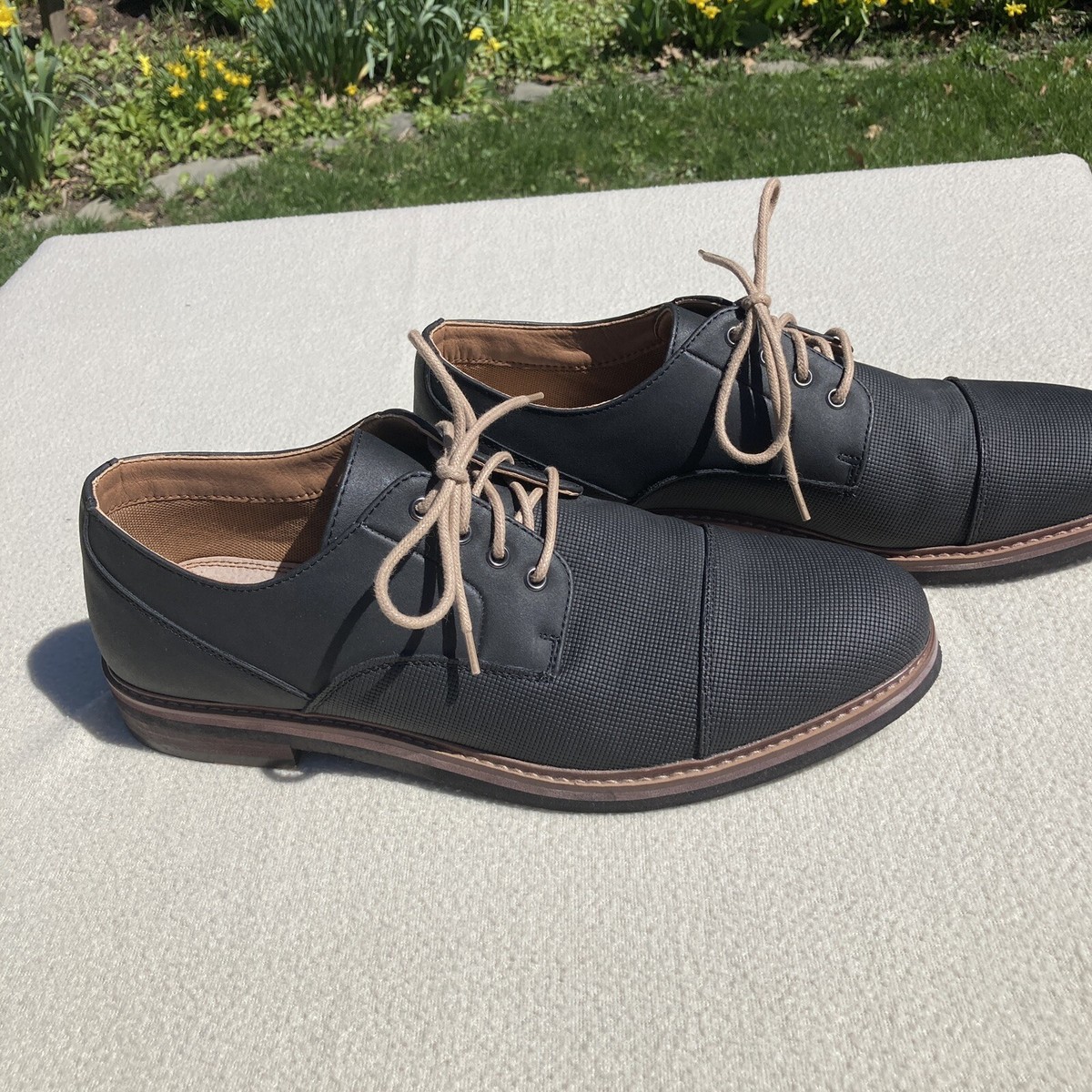Steve Madden Men display picture 2