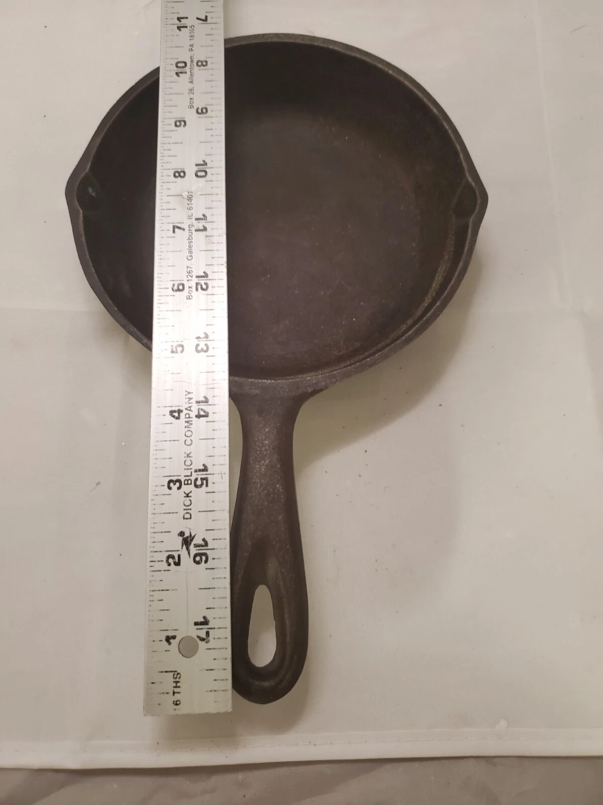 1960's Birmingham Cast Iron Skillet No. 3 6 5/8 1H-2 USA Sits Flat no Wobble
Opens in a new window o