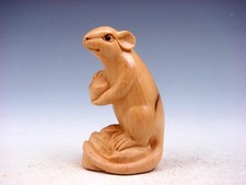 Sculpture japonaise en buis sculpté à la main netsuke souris rat tient lingot #05152502