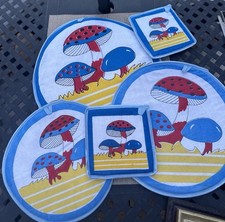 Charming Mushroom Theme Kitchen Set – 5 Potholders & Trivets Mixed Sizes