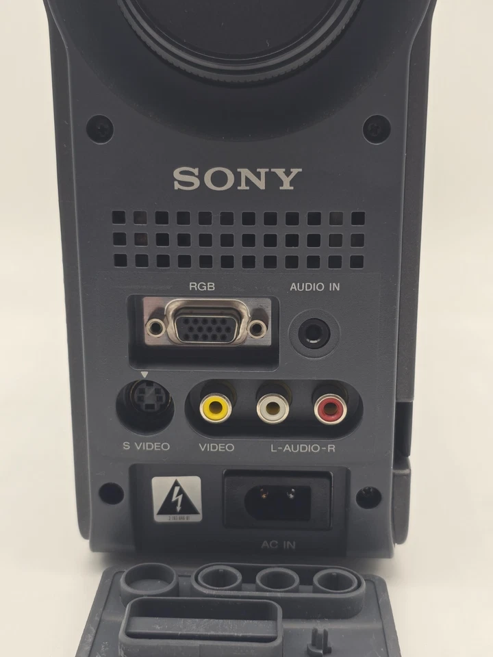 Sony LCD CPJ-D500 Projector with Carrying Case Tested and Working Great! - Image 3 of 4