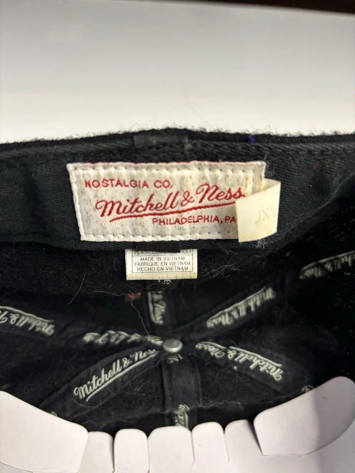 Sombrero de fieltro negro Mitchell & Ness New Orleans Saints L/XL ajustado flor de lis NFL Foto 4 de 4