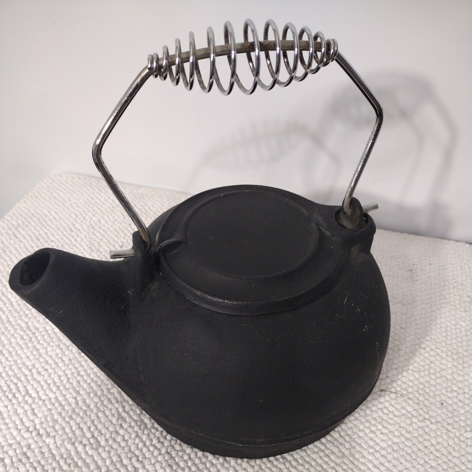 Vintage Cast Iron Tea Pot, Attached Swivel Lid Wood Stove Humidifier camp  prep | eBay