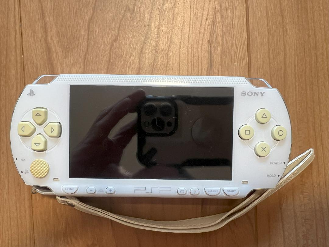 Sony PlayStation Portable PSP-1000 Ceramic White Value Pack