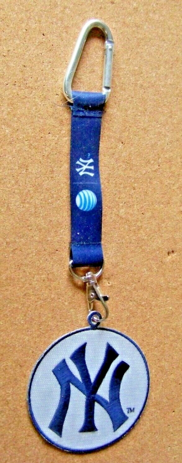New York Yankees NY logo patch strap key ring carabiner AT&T logo 10.6