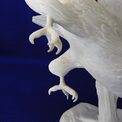 Majestic Wanderer Figurine Hawk / Falcon Jonathan Bronson Franklin Porcelain - Picture 7 of 10