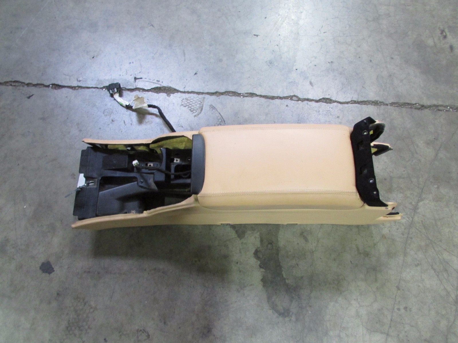 Maserati Quattroporte, Beige Center Console, Without Lid, P/N 981342005