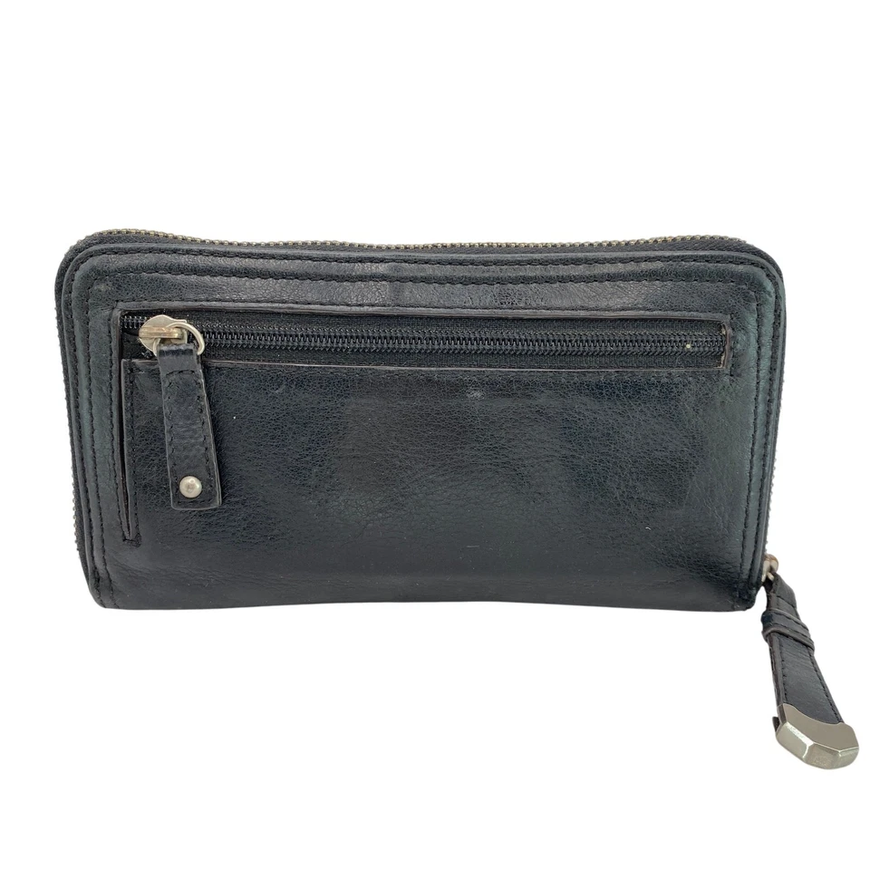 Cartera de cuero B. Makowsky con tachuelas negra con cremallera alrededor para mujer clásica atemporal Foto 2 de 4