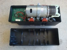 MERCEDES R230 03-12 SL500 SL550 SL600 LOCK UNLOCK VACUUM PUMP PSE 2308000048